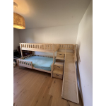 Kinder Etagenbett mit Treppe und Rutsche in Naturholz